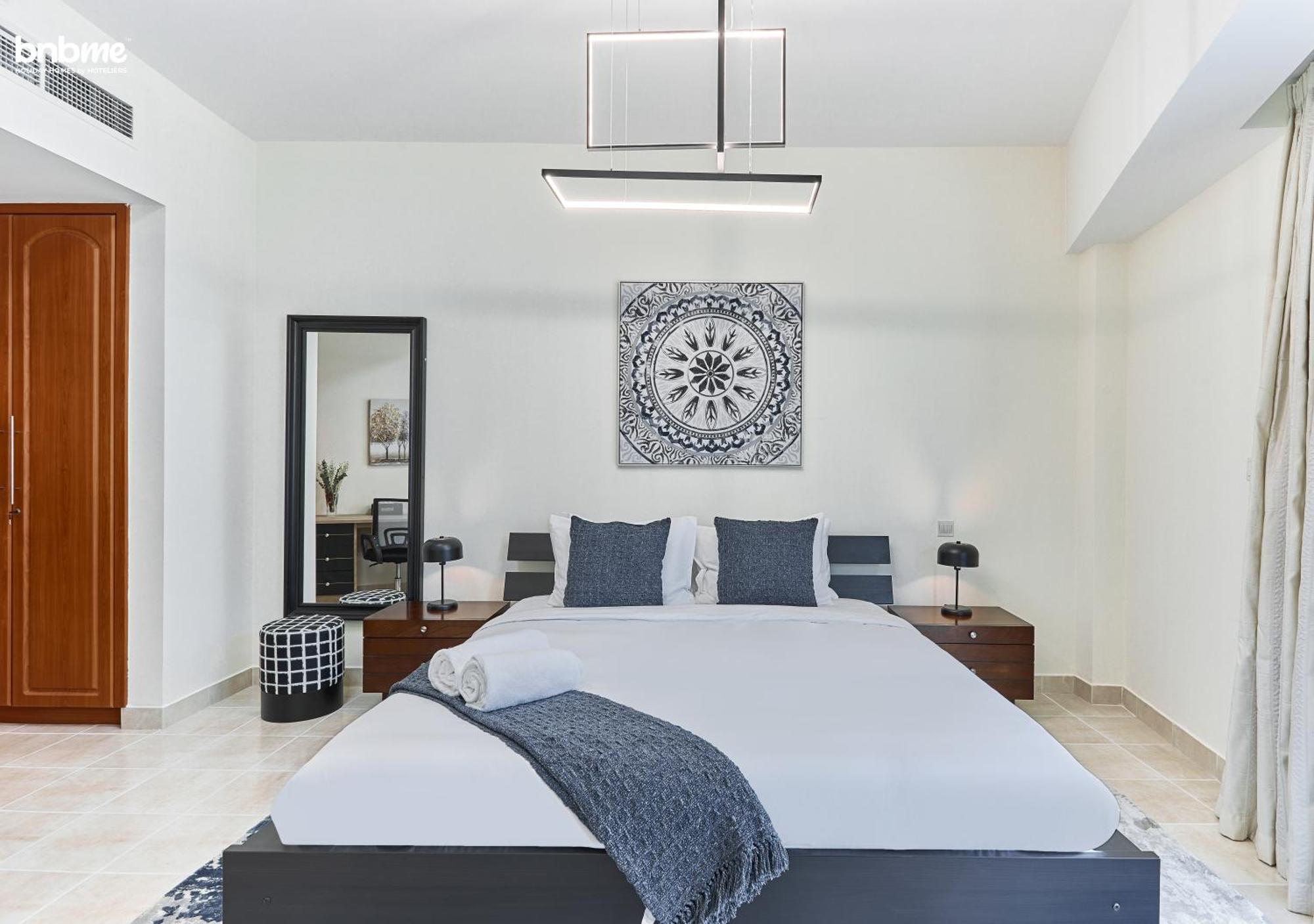 Bnbmehomes - Damac Waves Tower شقة
