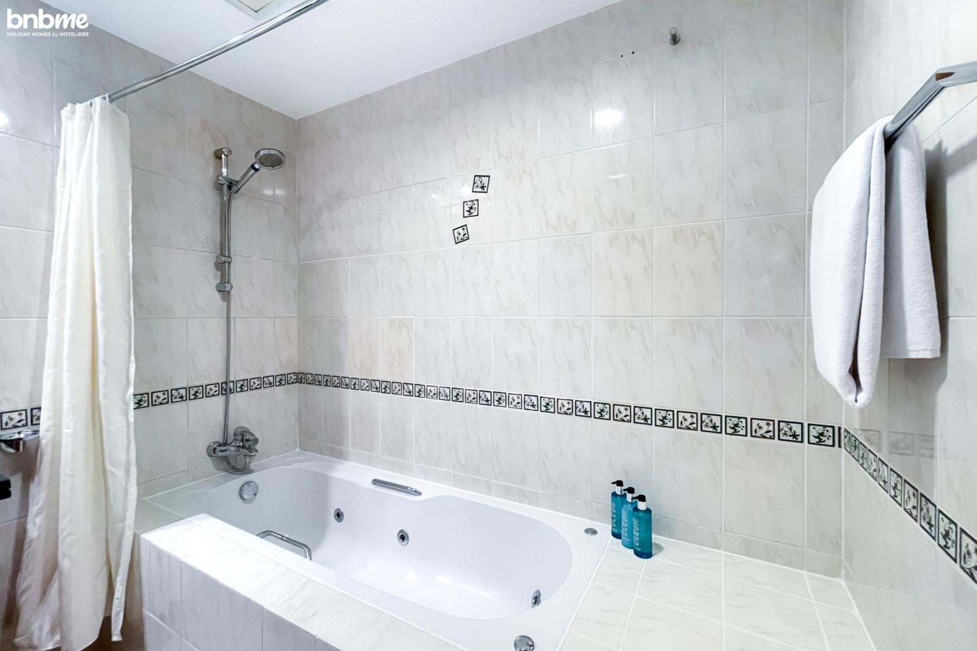 شقة Bnbmehomes - Damac Waves Tower